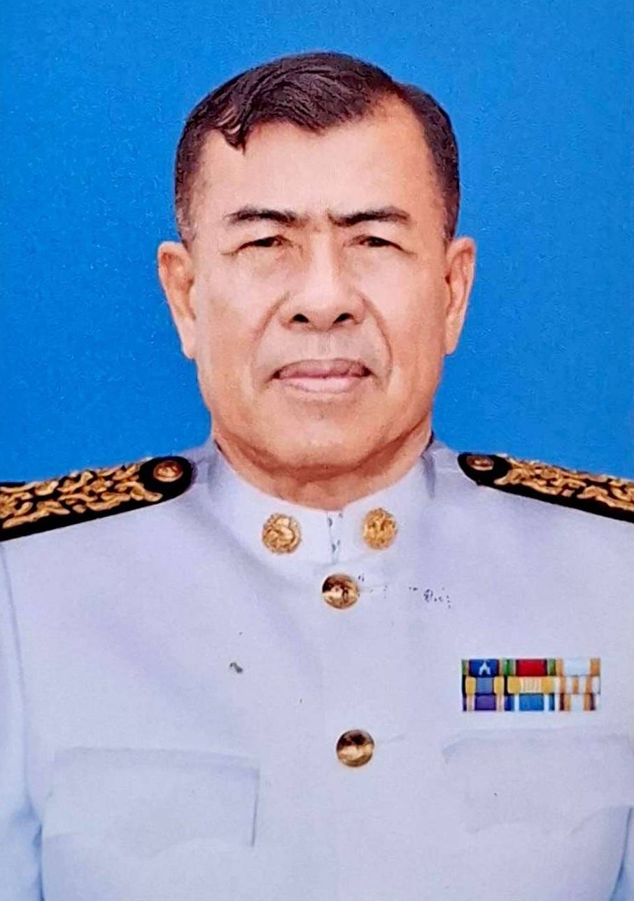นายโชค  สาเสี่ยน